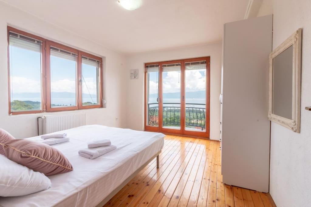 Casa Farmak - 4 Bedroom Lux Apartment With Infinity Pool & Lake View Ohrid Buitenkant foto
