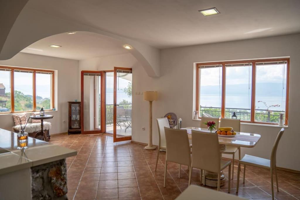 Casa Farmak - 4 Bedroom Lux Apartment With Infinity Pool & Lake View Ohrid Buitenkant foto